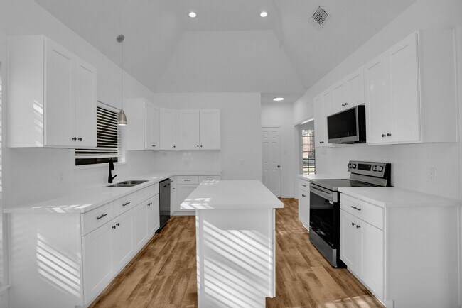 Building Photo - 12411 Exbury Ct