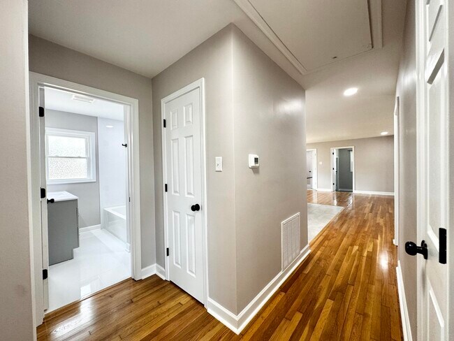 Building Photo - 1821 Blue Ridge Dr