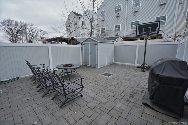 Building Photo - 102 Cove Ct