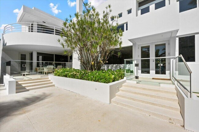 Building Photo - 1600 N Ocean Blvd