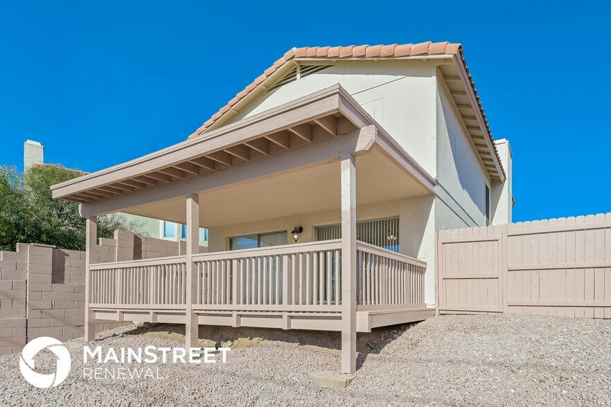 Building Photo - 1611 E Villa Maria Dr