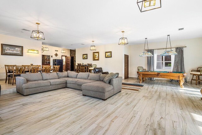 Building Photo - 11767 W Rambling Dr