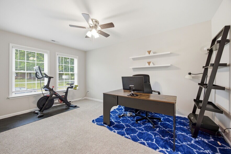 Building Photo - 2948 Lashmit Dr
