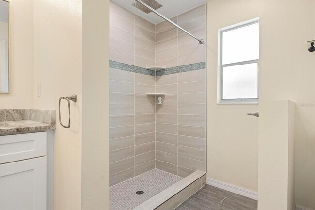 Building Photo - 1804 Oak View Dr