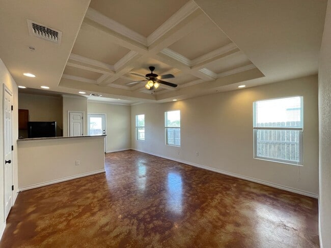 Building Photo - Town home for rent