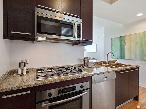 Building Photo - 425 1st St