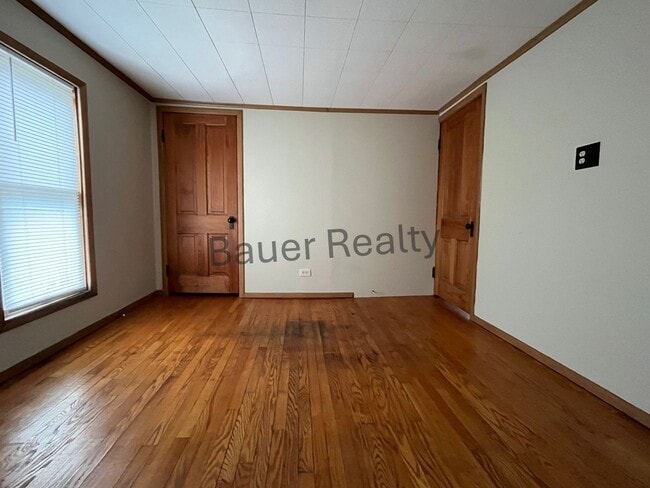 Building Photo - 3 -4 Bedroom Home Near Brookside Park