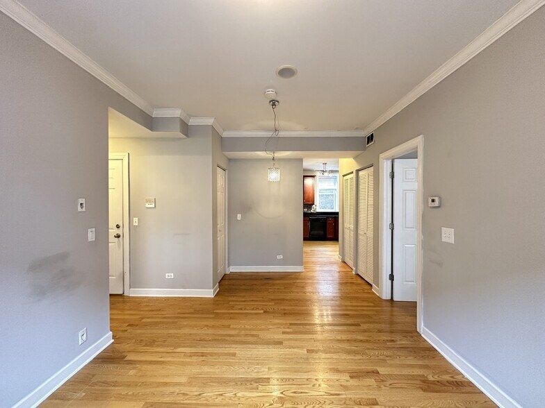 Building Photo - 3256 N Clifton Ave