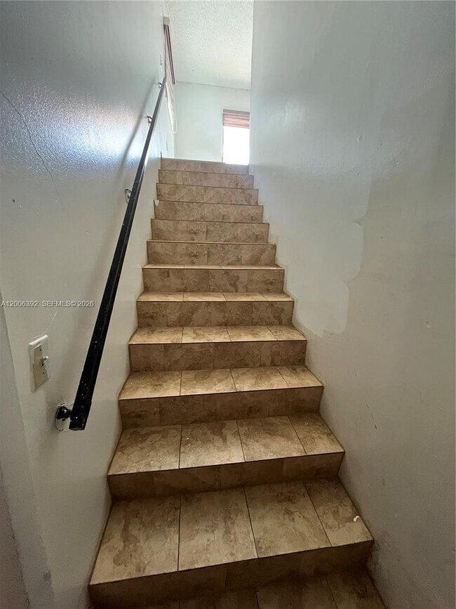 Building Photo - 334 E 21st St