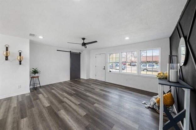 Building Photo - 710 Carpenter Dr
