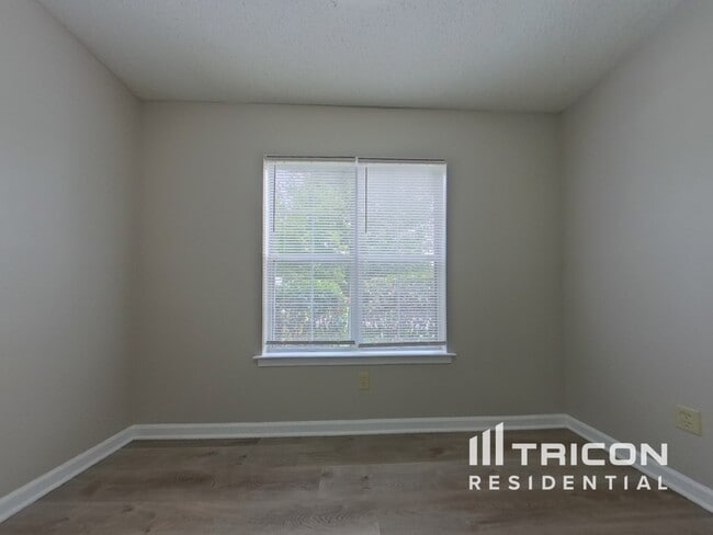 Building Photo - 123 Cranley Rd