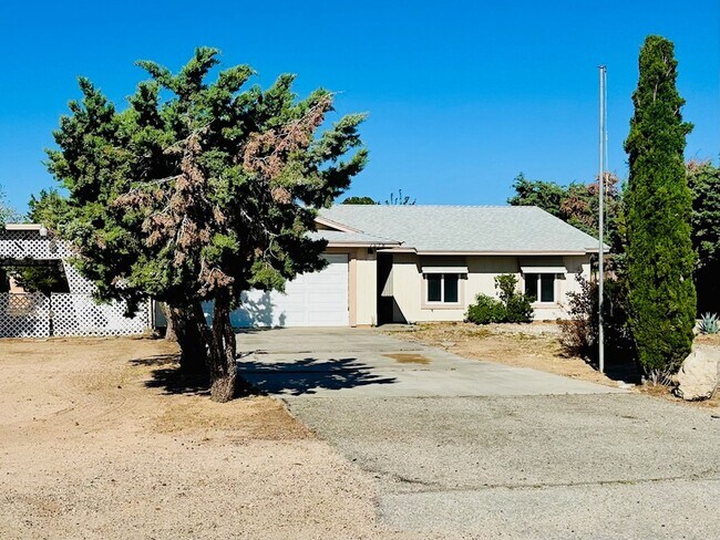 Building Photo - 7578 Paisley Ave