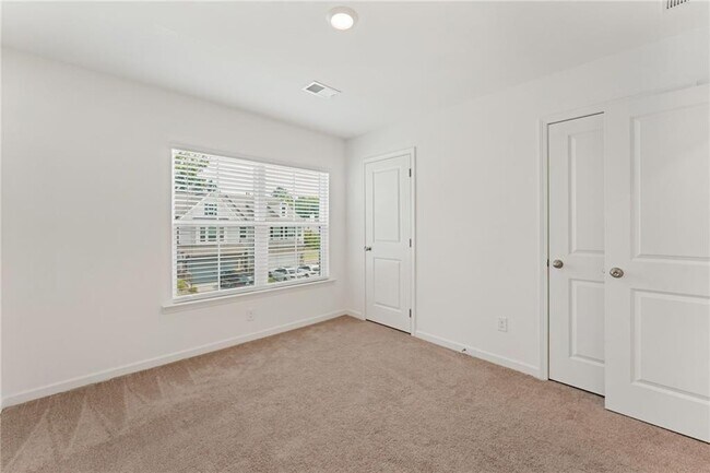 Building Photo - 649 Isom Walk