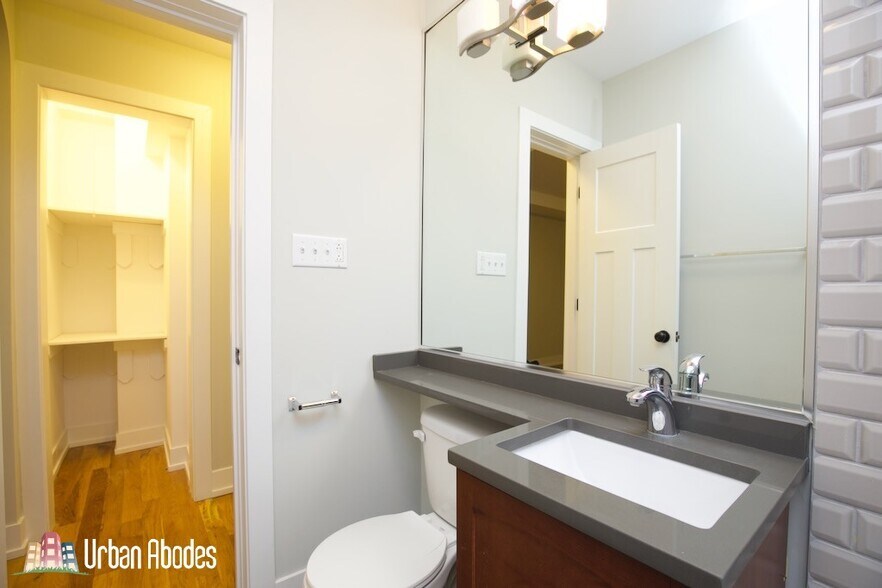 Building Photo - 556 W Arlington Pl