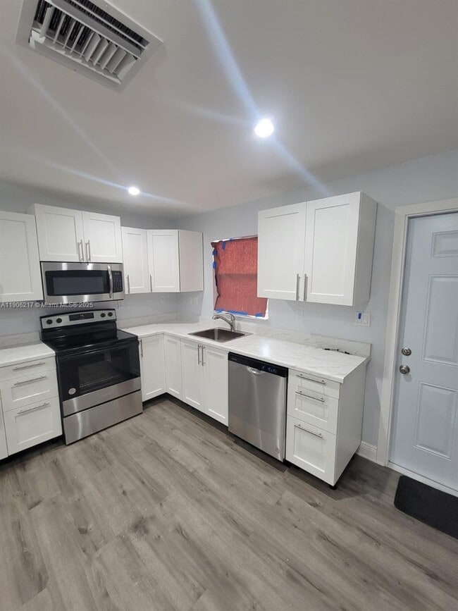 Building Photo - 1809 NW 8th Pl