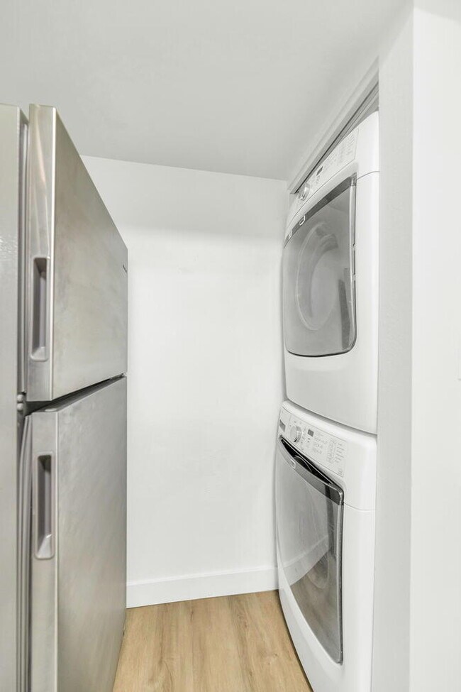 Building Photo - Stylish 1-Bedroom Living Near Old Town Sco...