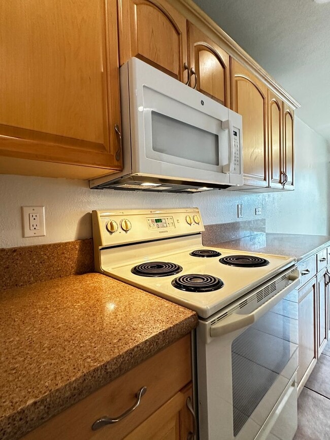 Building Photo - Single Story townhome, water/sewer paid by...