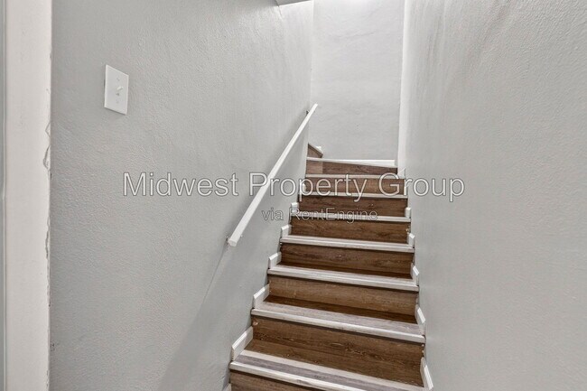 Building Photo - 10002 Kodiak Dr