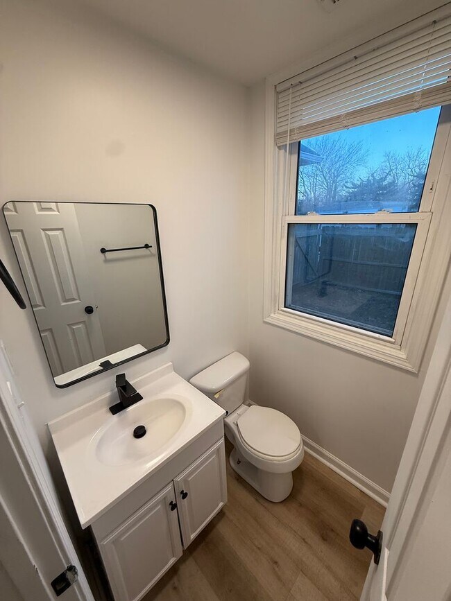 Building Photo - Charming & Updated 2-Bedroom Home in Heart of Olathe!