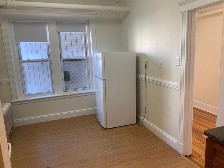 Building Photo - 1626 Comm.Ave Unit 12