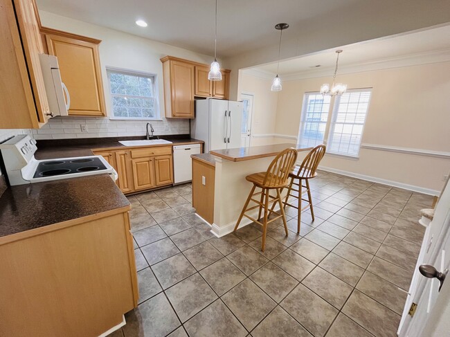 Building Photo - 104 Landing Trail