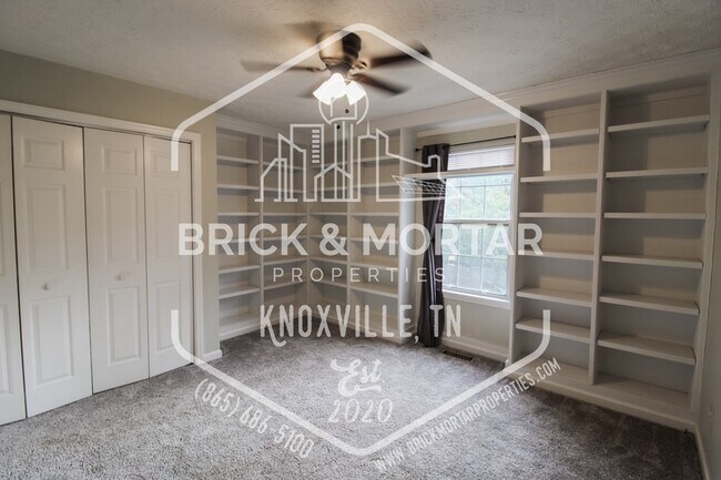 Building Photo - 808 Pioneer Dr