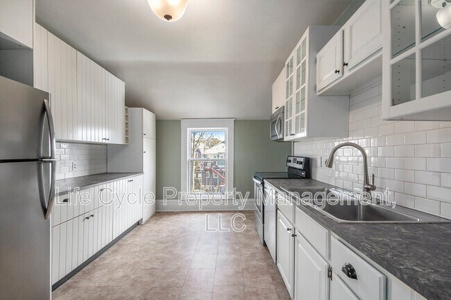 Building Photo - 354 Richard Terrace SE