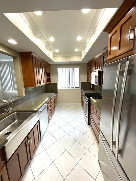 Building Photo - 120 The Village