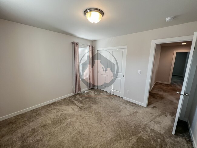 Building Photo - Move in Special- $500 off first full month...