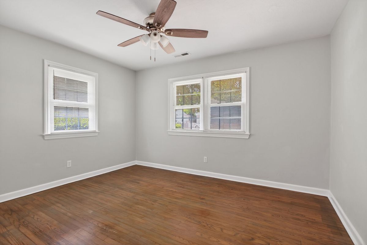 Building Photo - 404 Roselynn Ln