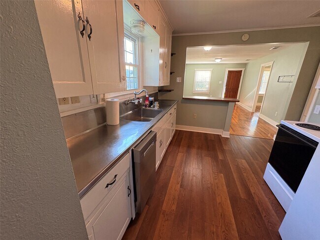 Building Photo - 510 Hicks St