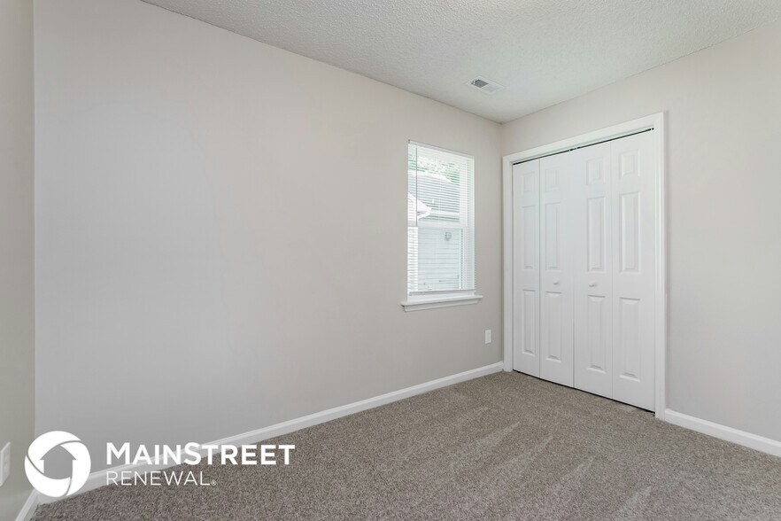 Building Photo - 1217 Kendall Dr