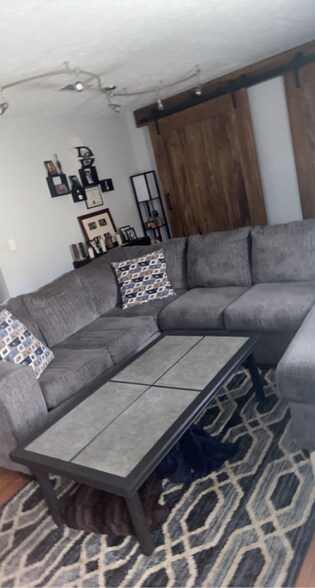 Building Photo - 388 Huntington Ridge Dr