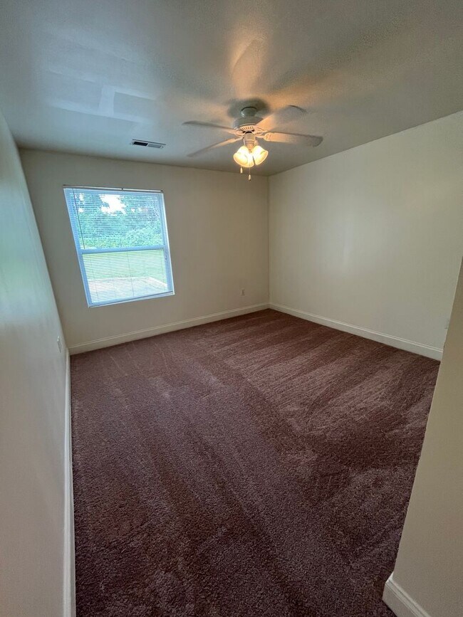 Building Photo - 1911-A/B Tabor Village Dr.