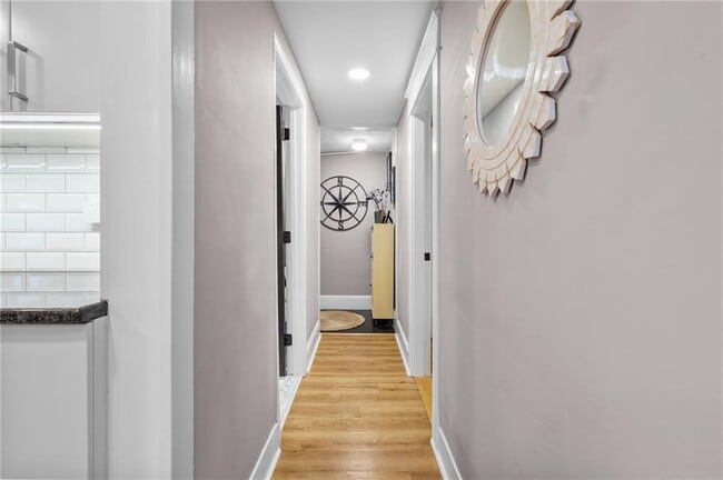 Building Photo - 86 Rochambeau Ave