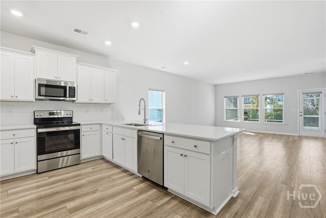 Building Photo - 145 Binscombe Ln