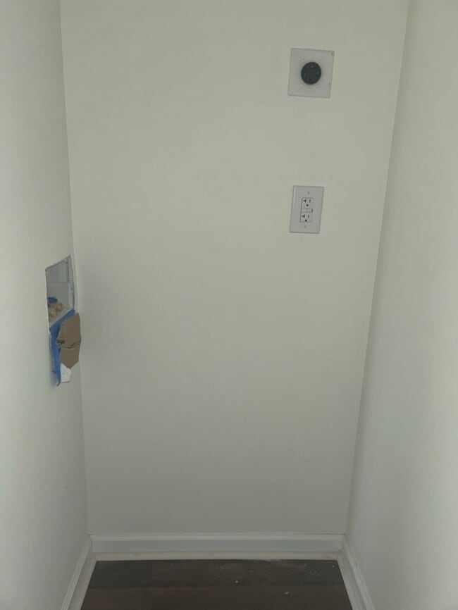 Building Photo - 721 Pickens Dr