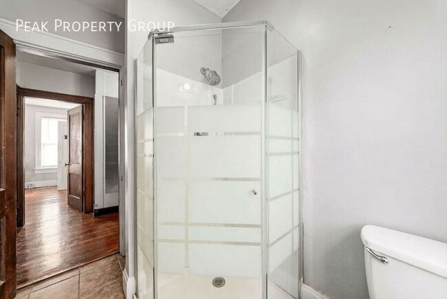 Building Photo - 396 E Northwood Ave