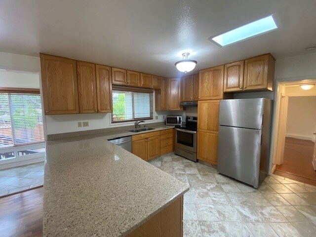 Building Photo - 340 Bishop Ave