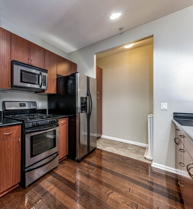 Building Photo - Resort-Style Condo in Anaheim