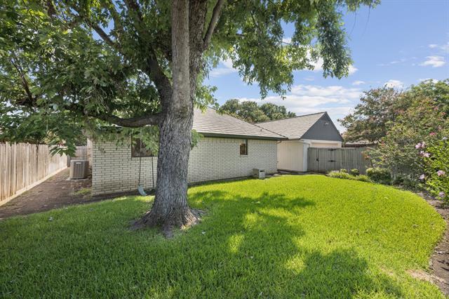 Building Photo - 3305 Canterbury Dr