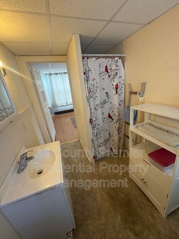 Building Photo - 4 Henshaw Ct