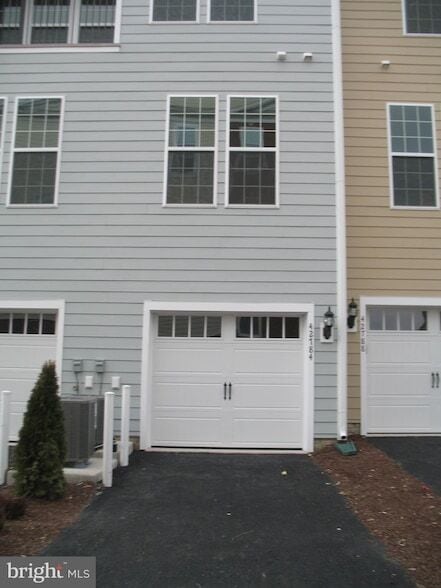Building Photo - 42784 Lauder Terrace