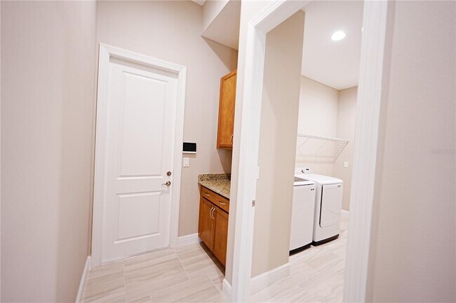 Building Photo - 9124 Bernini Pl