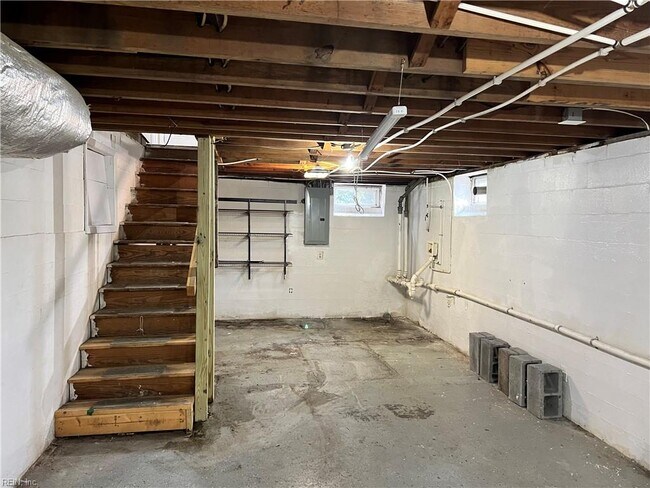 Building Photo - 115 E Ocean Ave