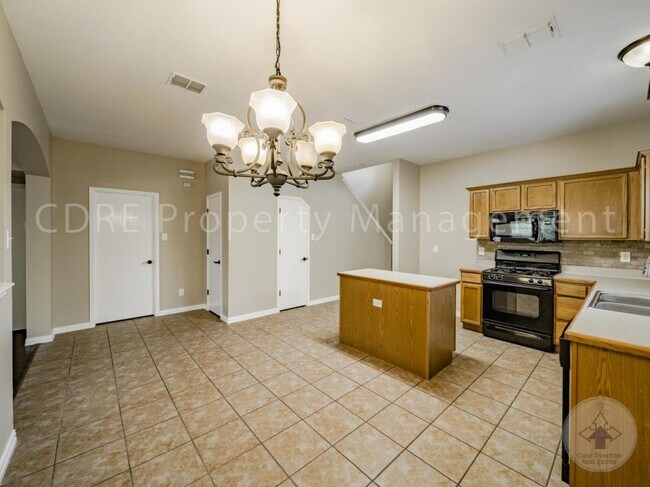 Building Photo - 4016 Summerhill Ln