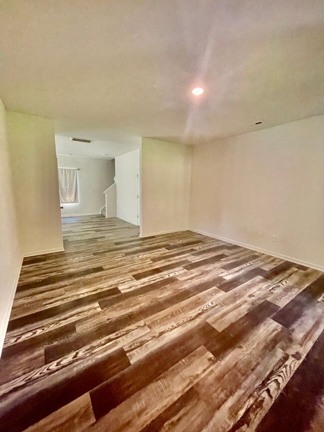 Building Photo - Welcome to this stunning 3-bedroom, 2.5-ba...