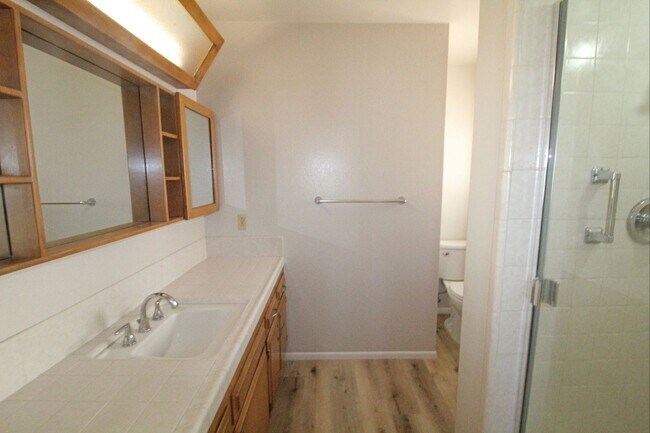Building Photo - 3 Bedroom + 3 Bathroom Unit | Oxnard Shores | Unfurnished
