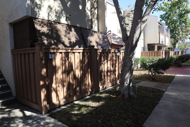 Building Photo - 3549 Castle Glen Dr