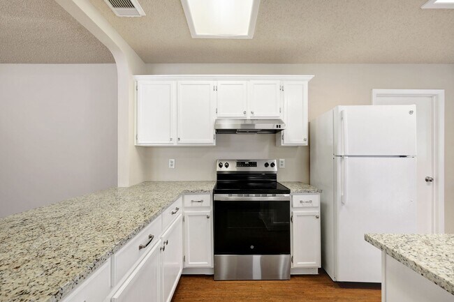 Building Photo - Fully Renovated Single-Story Brick Home in...